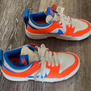 Nike Dunk Low’s size 6.5 Woman’s